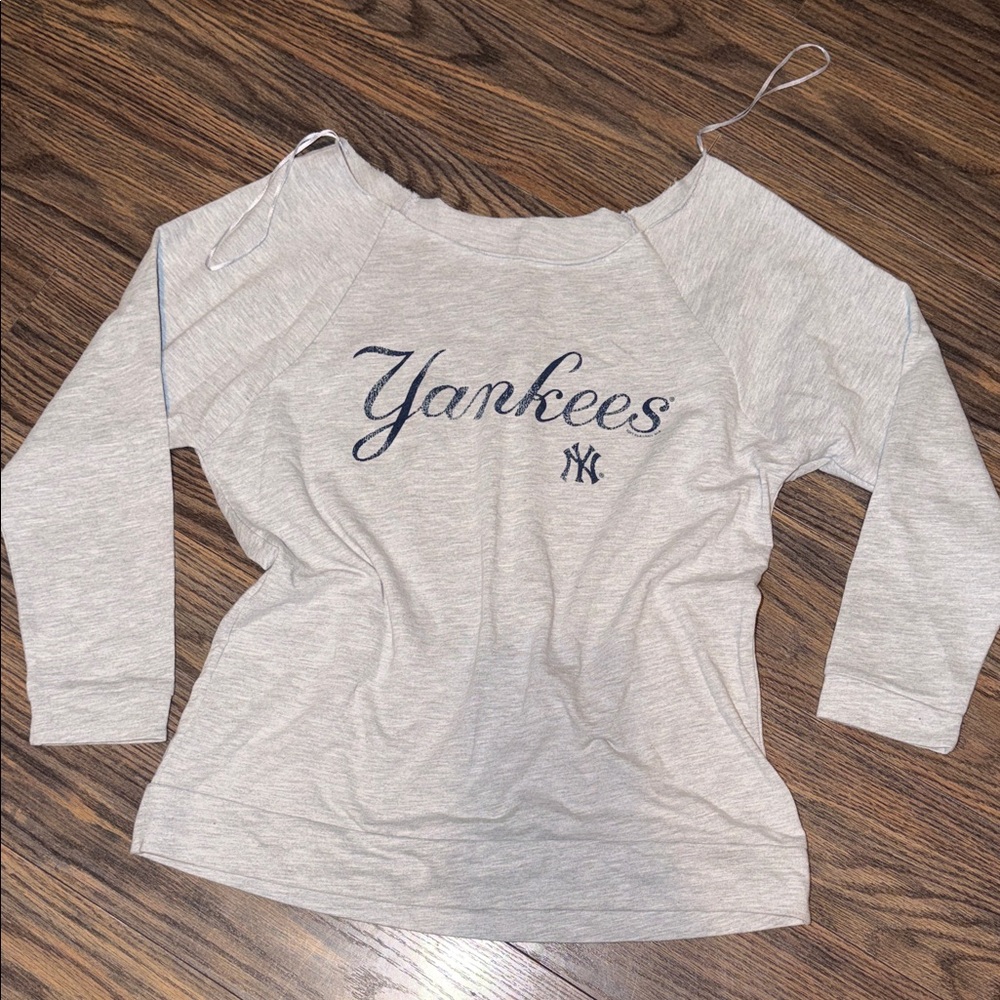 Yankees shirt